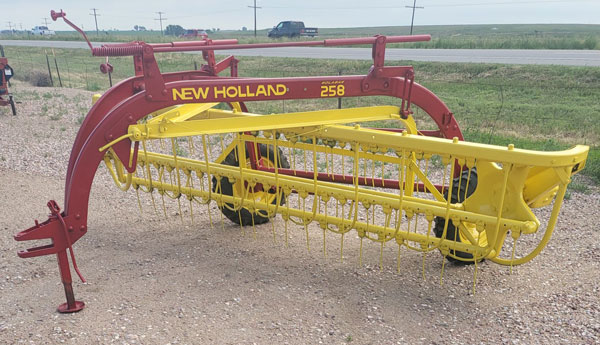 Used -- New Holland (model 258) Side Delivery Hay Rake --excellent condition, new tires, lots of new teeth