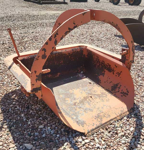 Used -- 3 point dirt scoop