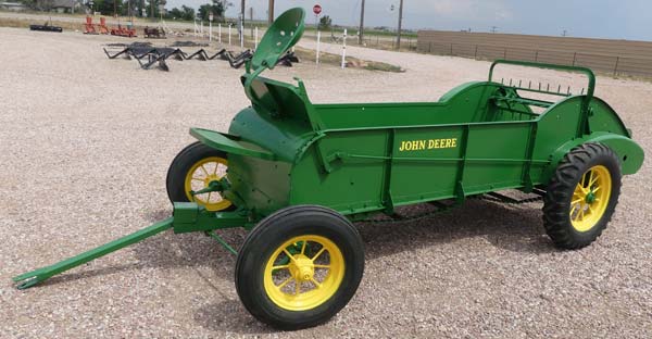 USED JOHN DEERE MANURE SPREADER, MODEL K, FOUR WHEEL, GROUND DRIVE, LIKE NEW CONDITION