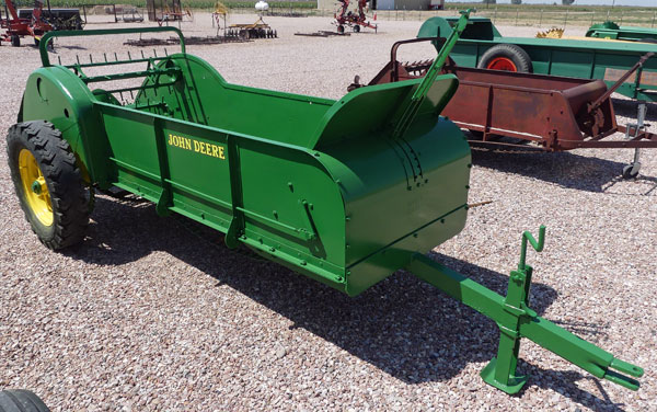 USED JOHN DEERE MANURE SPREADER, MODEL H, ALL METAL, GROUND DRIVE, LIKE NEW CONDITION