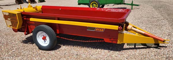 USED KELLY RYAN 4X10 MANURE SPREADER, pto DRIVE, EXCELLENT CONDITION