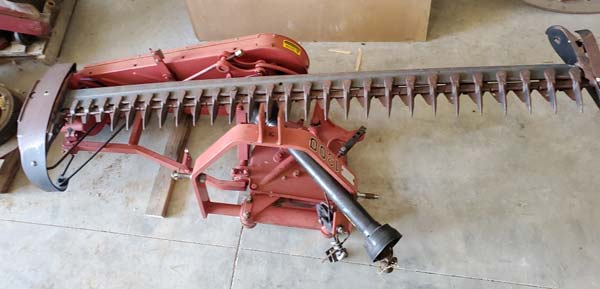 Used -  3 pt. 7 foot Case/IH 1300 Sickle Mower. In Like New Condition. Original paint barely scuffed off of skid shoes.